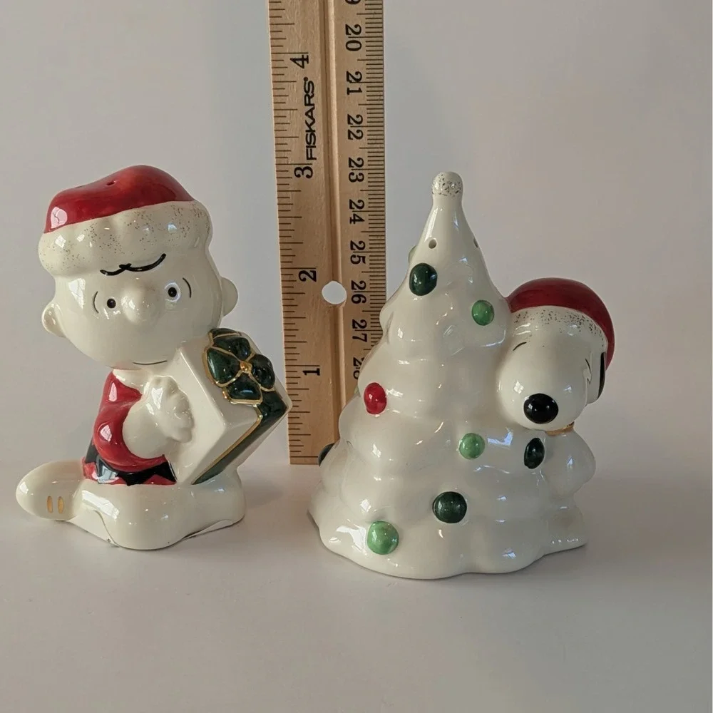 2004 Lenox Charlie Brown & Snoopy Christmas Tree Porcelain Salt & Pepper Set